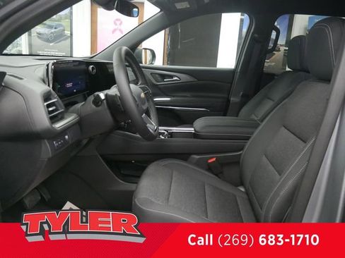 New 2025 Chevrolet Traverse LT w/ Driver Confidence Package image 31