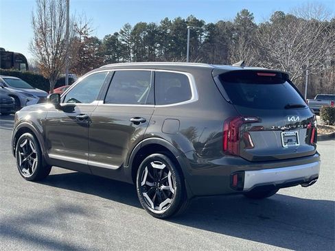Certified 2023 Kia Telluride S w/ S Sunroof Package image 10