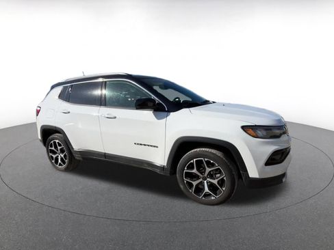 Used 2025 Jeep Compass Limited image 2