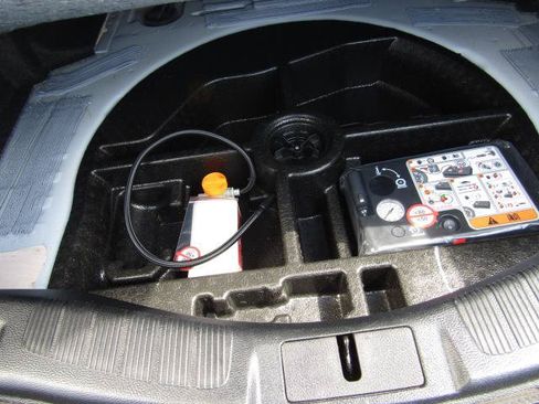 Used 2020 Ford Fusion SEL FWD image 12
