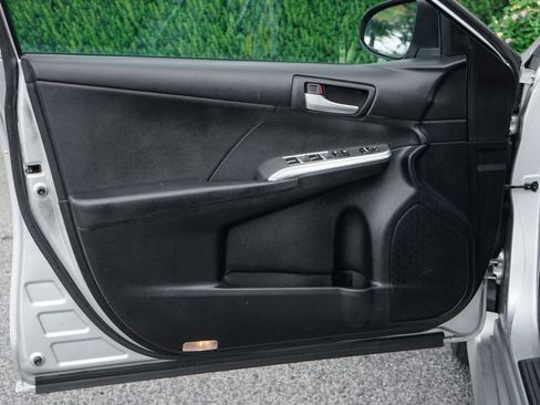 Used 2012 Toyota Camry SE FWD image 15