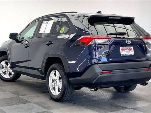 Used 2021 Toyota RAV4 XLE AWD/4WD image 10