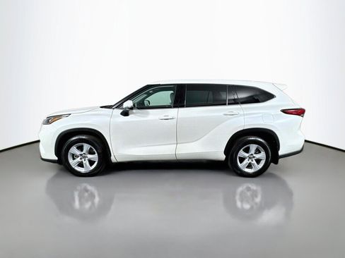 Used 2020 Toyota Highlander LE AWD/4WD image 2