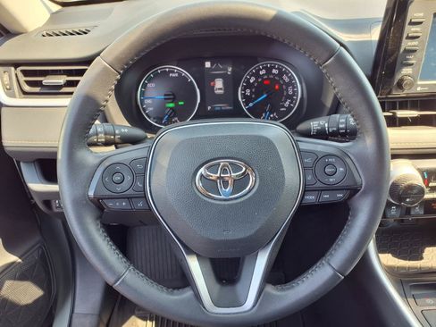 Used 2022 Toyota RAV4 XLE Premium AWD/4WD image 13