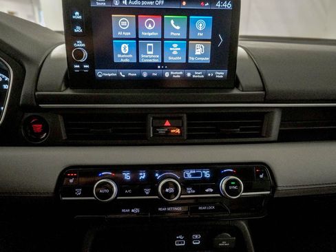 Certified 2025 Honda Pilot Touring image 24