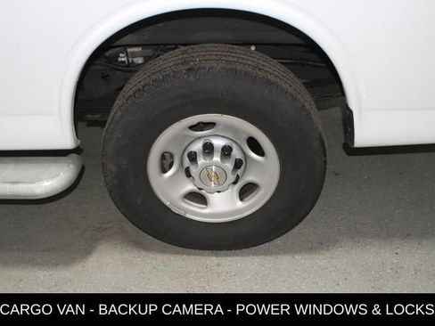 Used 2024 Chevrolet Express 2500 w/ Driver Convenience Package RWD image 11