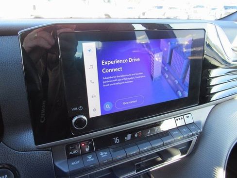 Used 2025 Toyota Camry SE w/ Convenience Package image 17