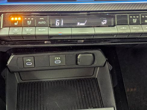 Used 2025 Toyota Prius Limited image 27