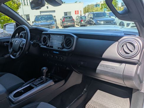 Used 2022 Toyota Tacoma TRD Sport w/ Technology Package AWD/4WD image 28