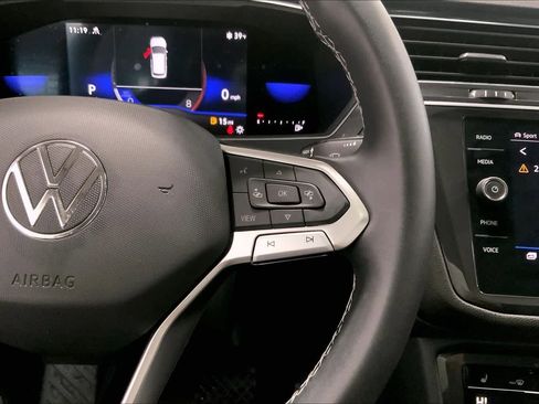 Used 2022 Volkswagen Tiguan SE image 21