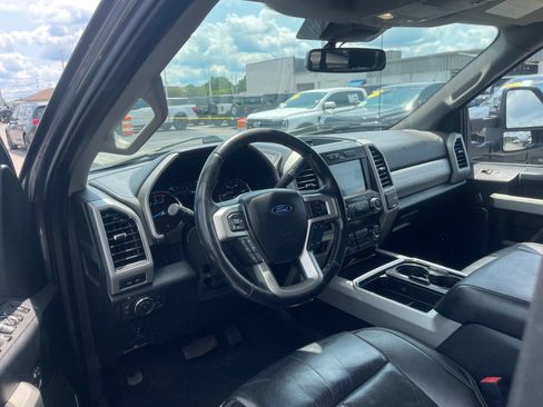 Used 2021 Ford F250 Lariat w/ Lariat Value Package AWD/4WD image 11