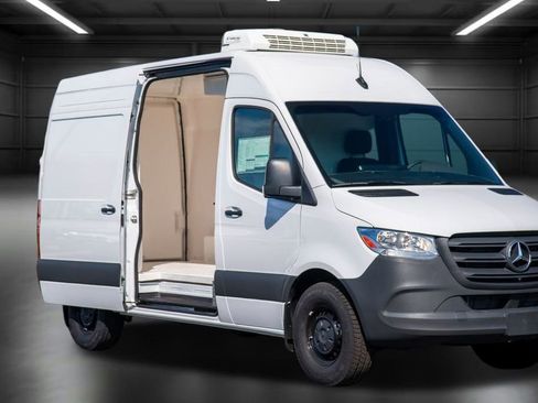 Used 2024 Mercedes-Benz Sprinter 144 Cargo image 8