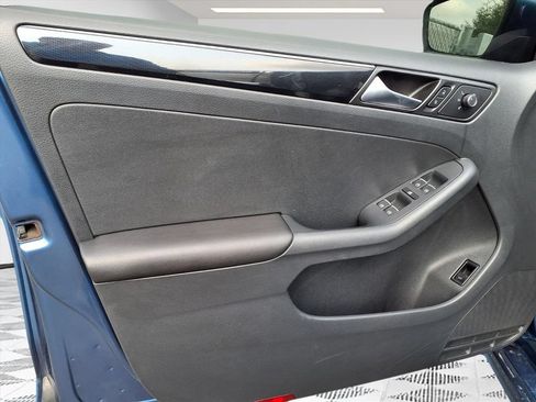 Used 2016 Volkswagen Jetta SEL FWD image 12