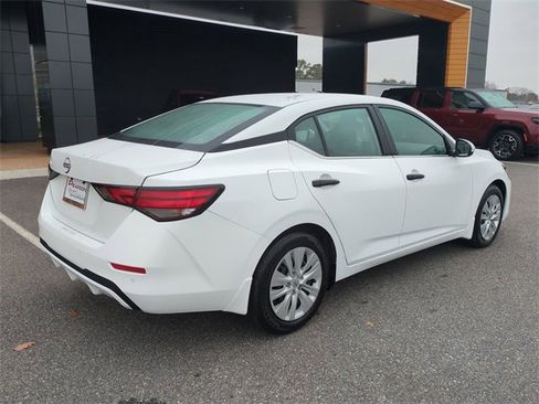 Used 2024 Nissan Sentra S image 4