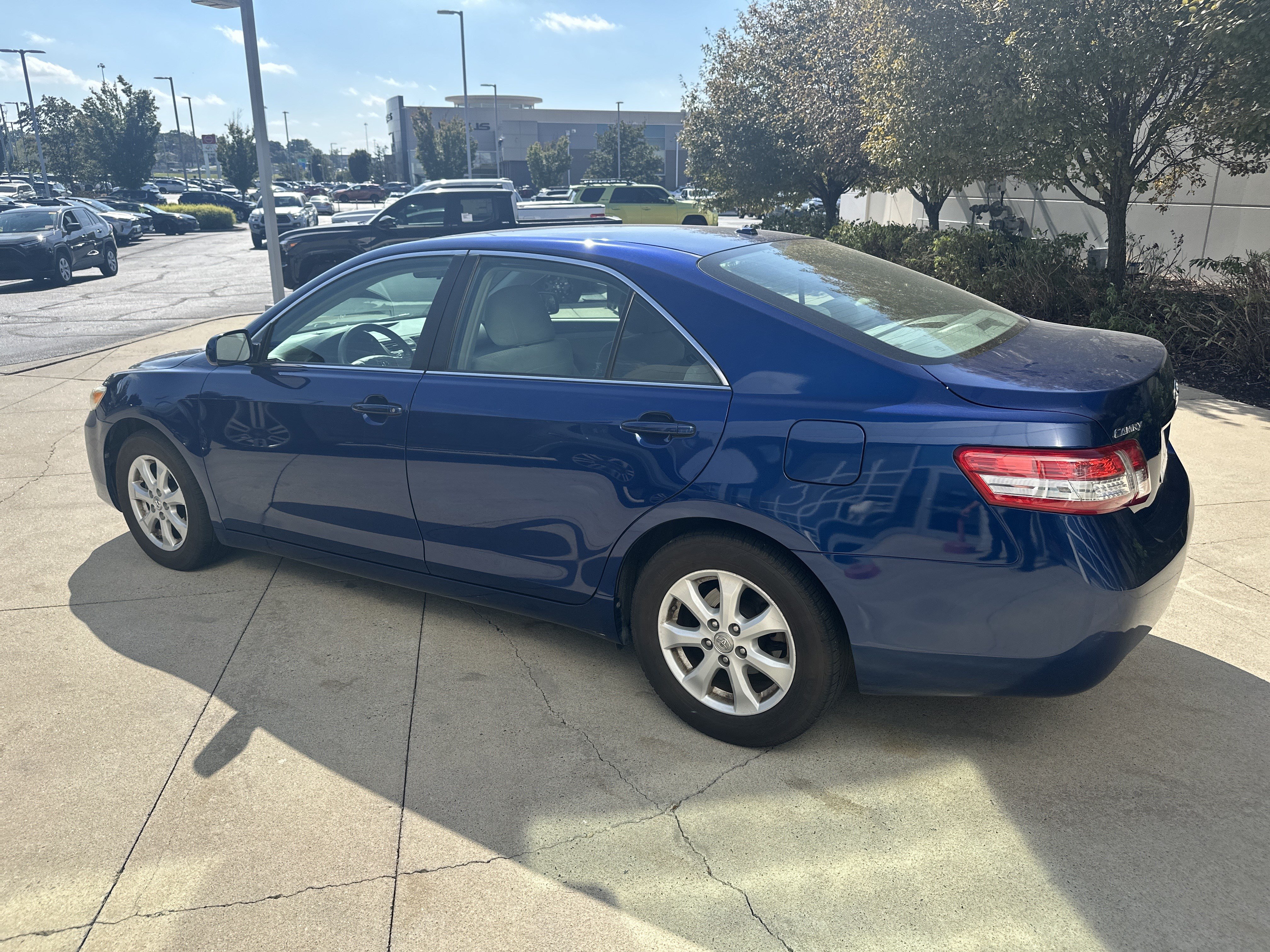 Used 2011 Toyota Camry LE w/ LE Extra-Value Pkg FWD image 13