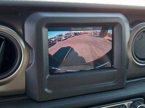 Used 2023 Jeep Wrangler Sport image 17