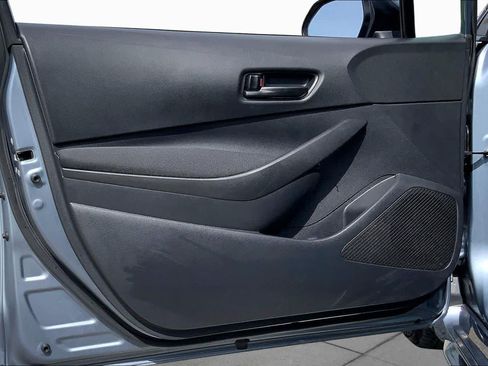 Used 2025 Toyota Corolla LE FWD image 21