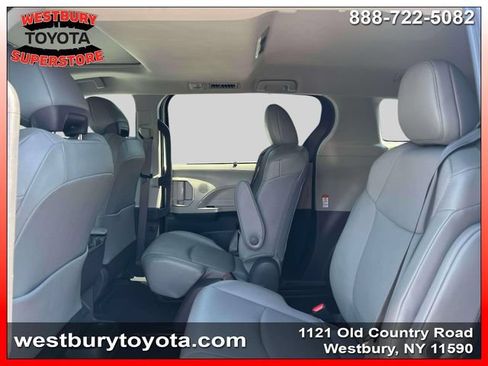 Used 2021 Toyota Sienna XLE AWD/4WD image 11