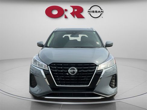 Used 2021 Nissan Kicks SV image 2