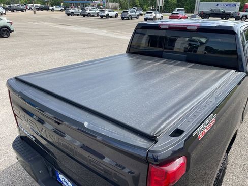 Used 2024 Chevrolet Silverado 1500 LT Trail Boss w/ Convenience Package II AWD/4WD image 32