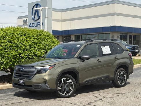 Used 2025 Subaru Forester Premium AWD/4WD image 1