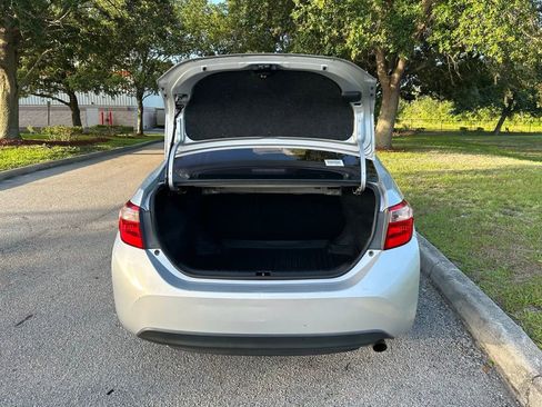 Used 2017 Toyota Corolla LE FWD image 11