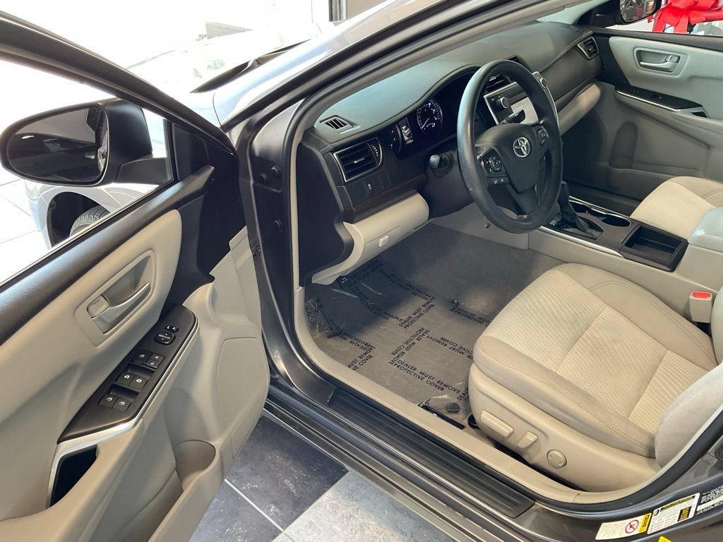 Used 2017 Toyota Camry LE FWD image 9