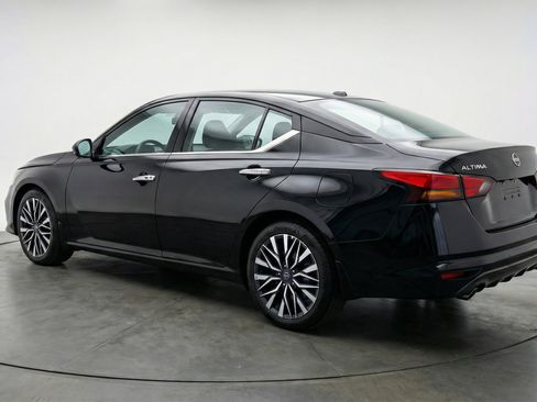 Used 2025 Nissan Altima 2.5 SV image 6