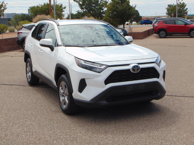 Used 2025 Toyota RAV4 XLE FWD image 9