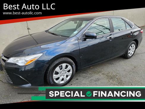 Used 2015 Toyota Camry LE image 1