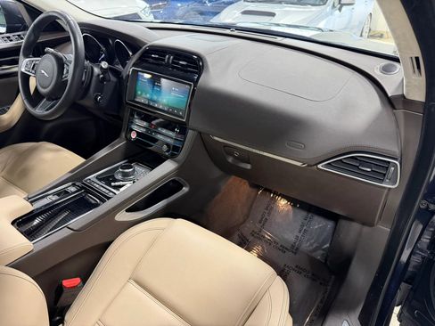 Used 2019 Jaguar F-PACE Prestige AWD/4WD image 13