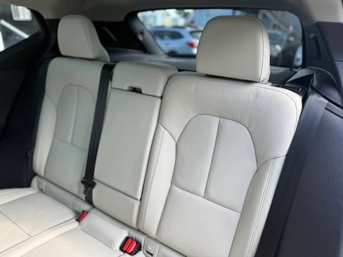 Used 2022 Volvo XC40 T5 Momentum w/ Premium Package AWD/4WD image 35