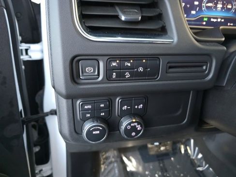 Used 2023 Chevrolet Suburban Premier image 29