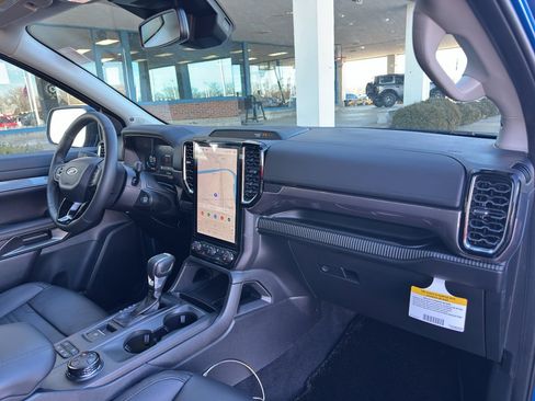 New 2025 Ford Ranger Lariat w/ Black Appearance Package image 31