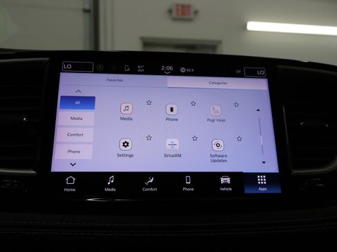 Used 2023 Chrysler Pacifica Touring-L AWD/4WD image 58