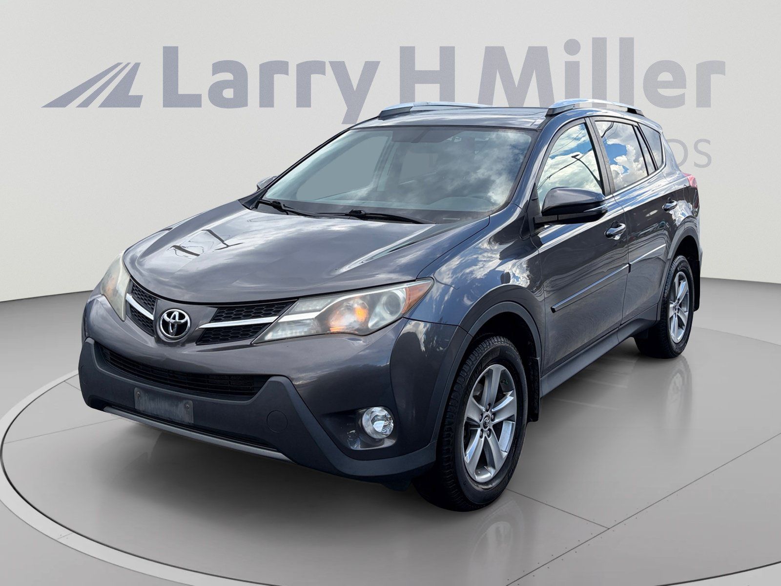 Used 2015 Toyota RAV4 XLE AWD/4WD image 1