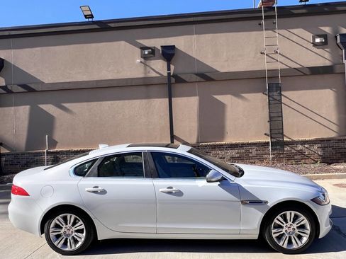 Used 2017 Jaguar XF Premium image 5
