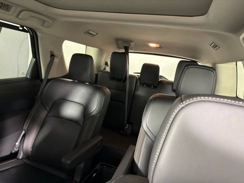 Certified 2025 Nissan Pathfinder SL w/ SL Premium Package FWD image 26