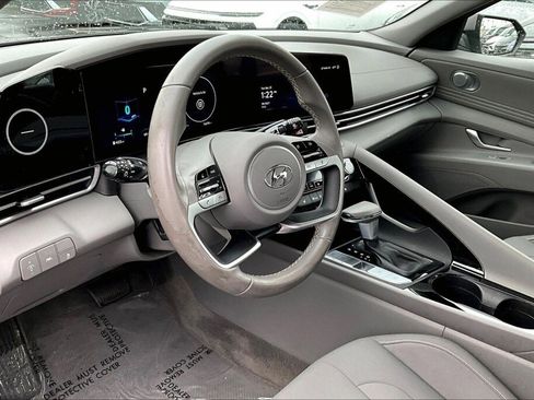 Certified 2023 Hyundai Elantra SEL w/ Convenience Package image 9