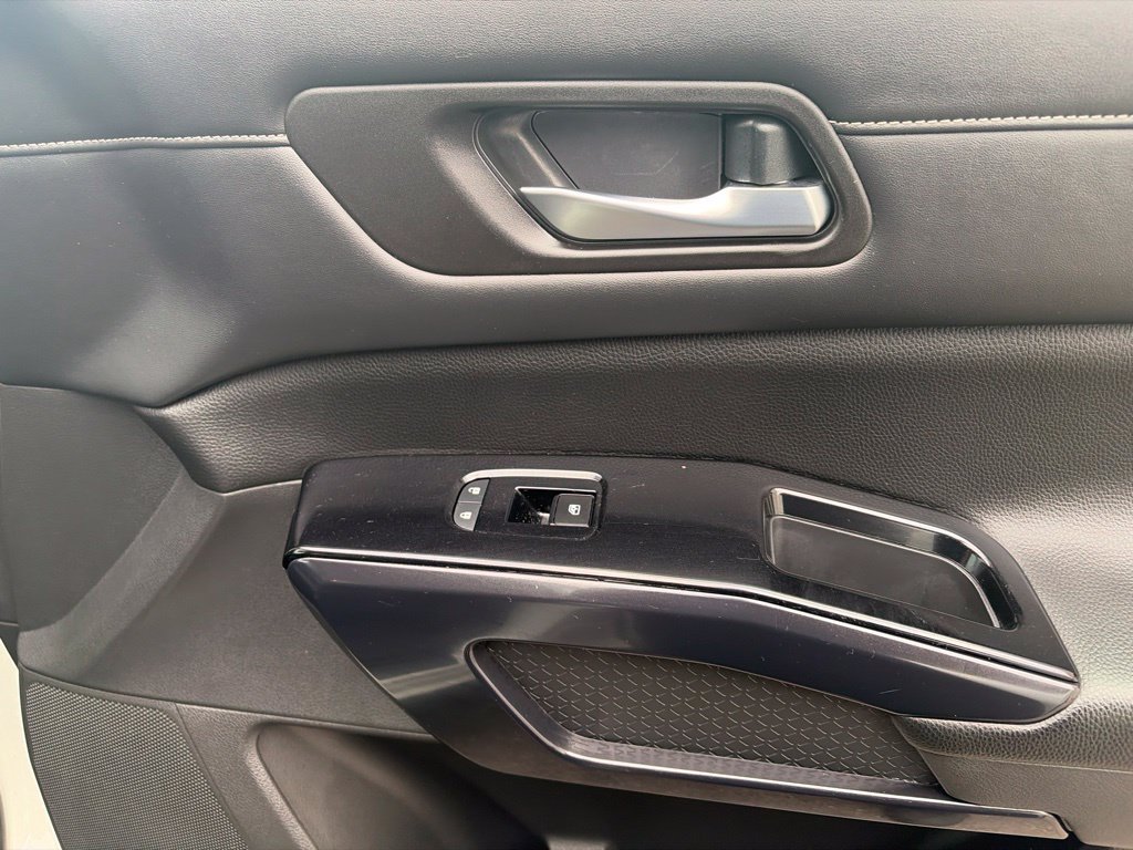 Used 2022 Nissan Pathfinder SV FWD image 11