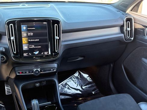 Certified 2022 Volvo XC40 T5 R-Design w/ Advanced Package image 15