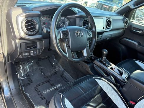Used 2019 Toyota Tacoma TRD Off-Road image 24