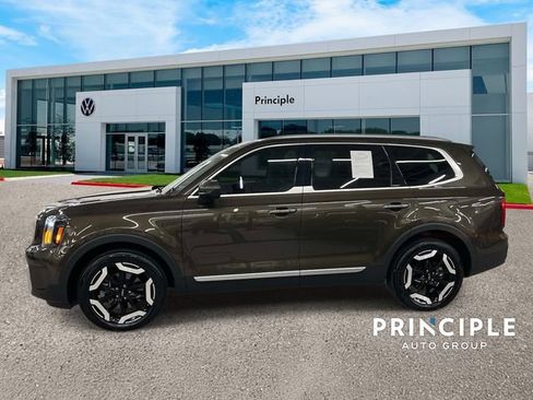 Used 2025 Kia Telluride S FWD image 6