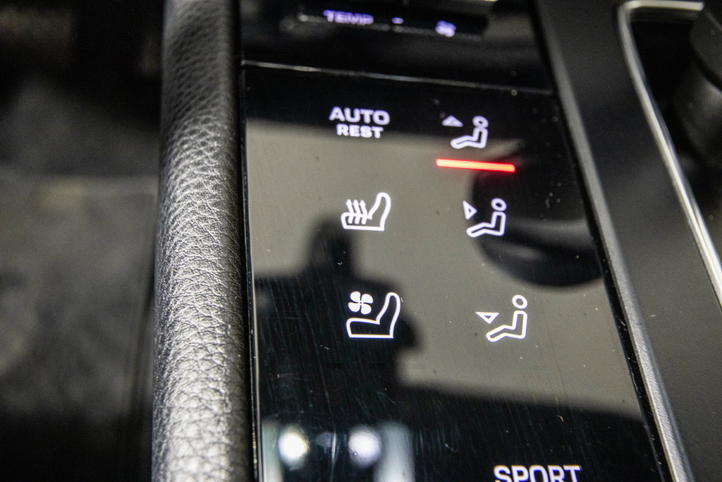 Used 2024 Porsche Macan w/ Premium Plus Package AWD/4WD image 25