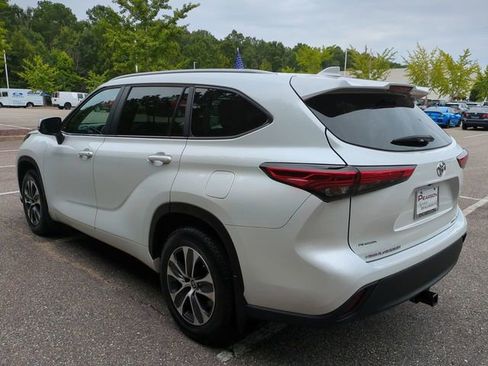 Used 2023 Toyota Highlander XLE AWD/4WD image 6