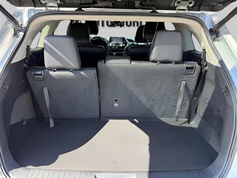 Used 2020 Toyota Highlander XLE image 37