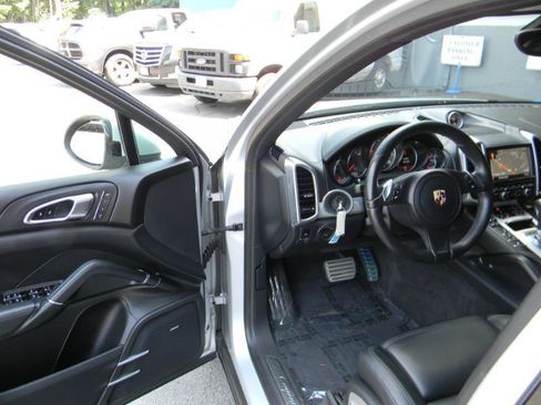 Used 2014 Porsche Cayenne S AWD/4WD image 16