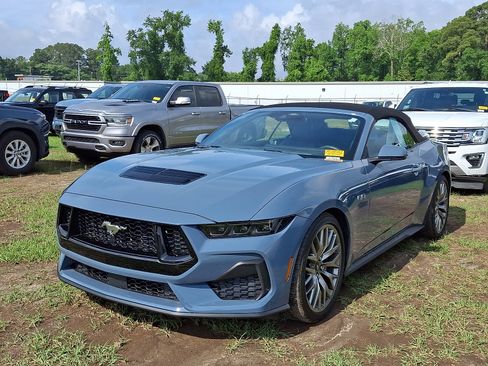 Used 2025 Ford Mustang GT Premium RWD image 3