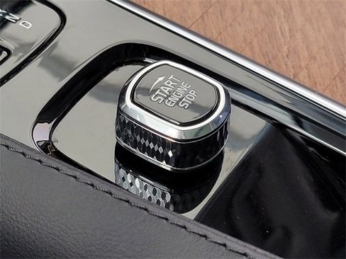 Certified 2025 Volvo XC90 B6 Ultra image 35