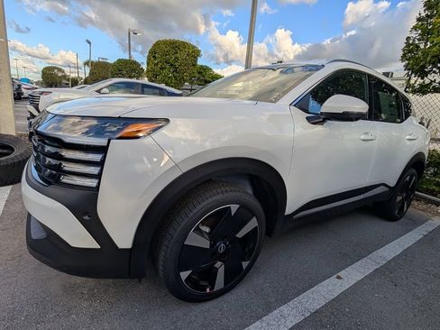 New 2025 Nissan Kicks SR FWD image 5
